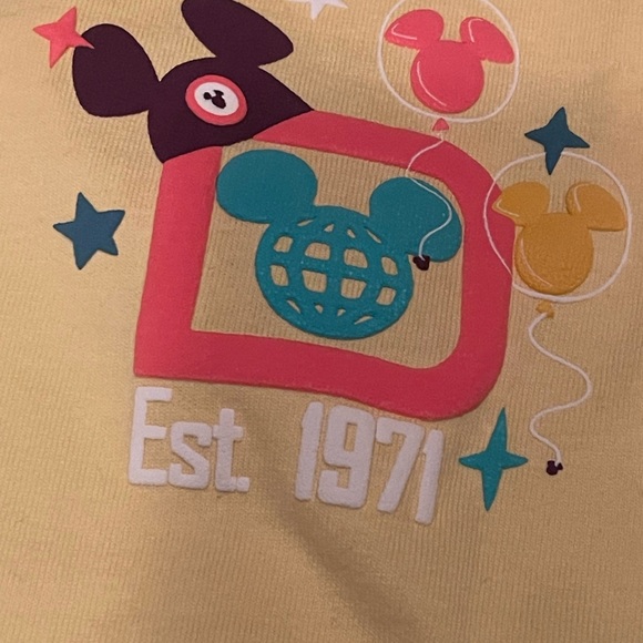 Walt disney world sweatshirt! Oversized small - Picture 4 of 4